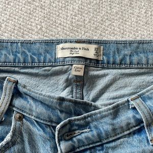 Abercrombie and Fitch “The Dad High Rise” Curve Love jeans